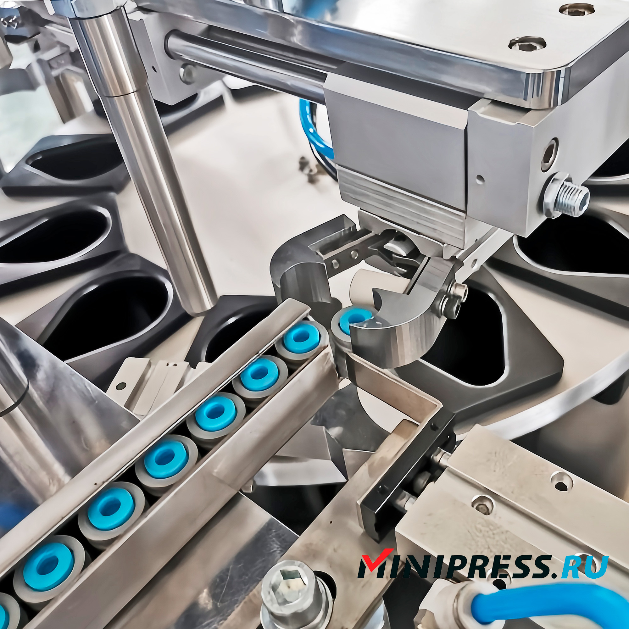 Ligne de remplissage semi-automatique pour colle bi-composant en tubes plastiques MN-02