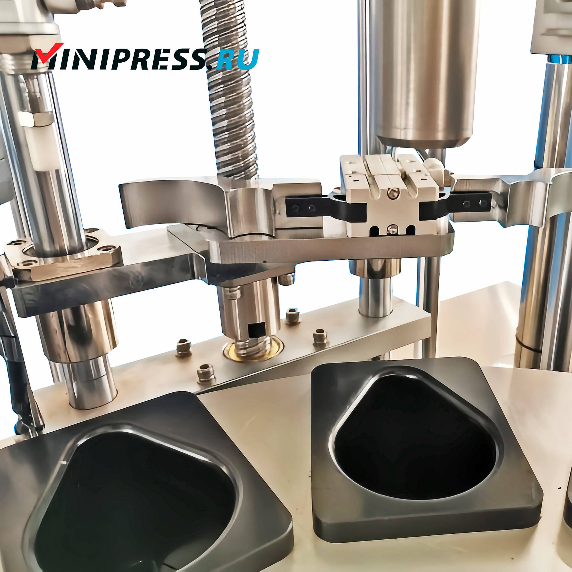 Ligne de remplissage semi-automatique pour colle bi-composant en tubes plastiques MN-02