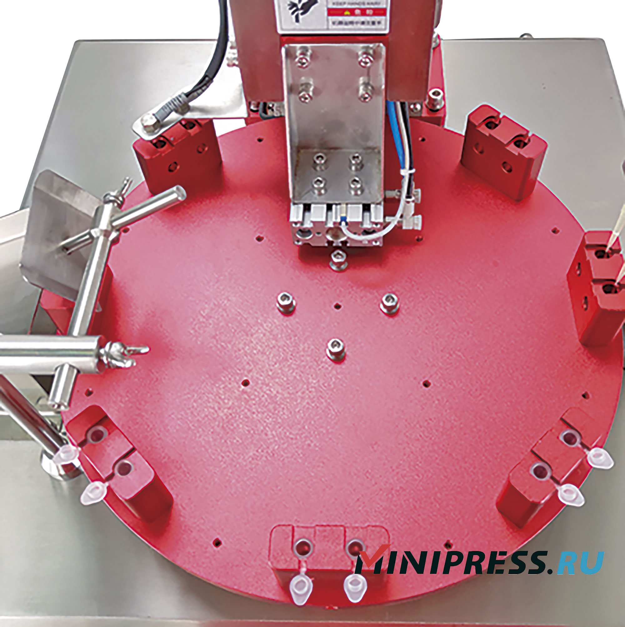 Machine de remplissage et de bouchage pour tubes plastiques centrifuges avec bouchons à pression GX-15