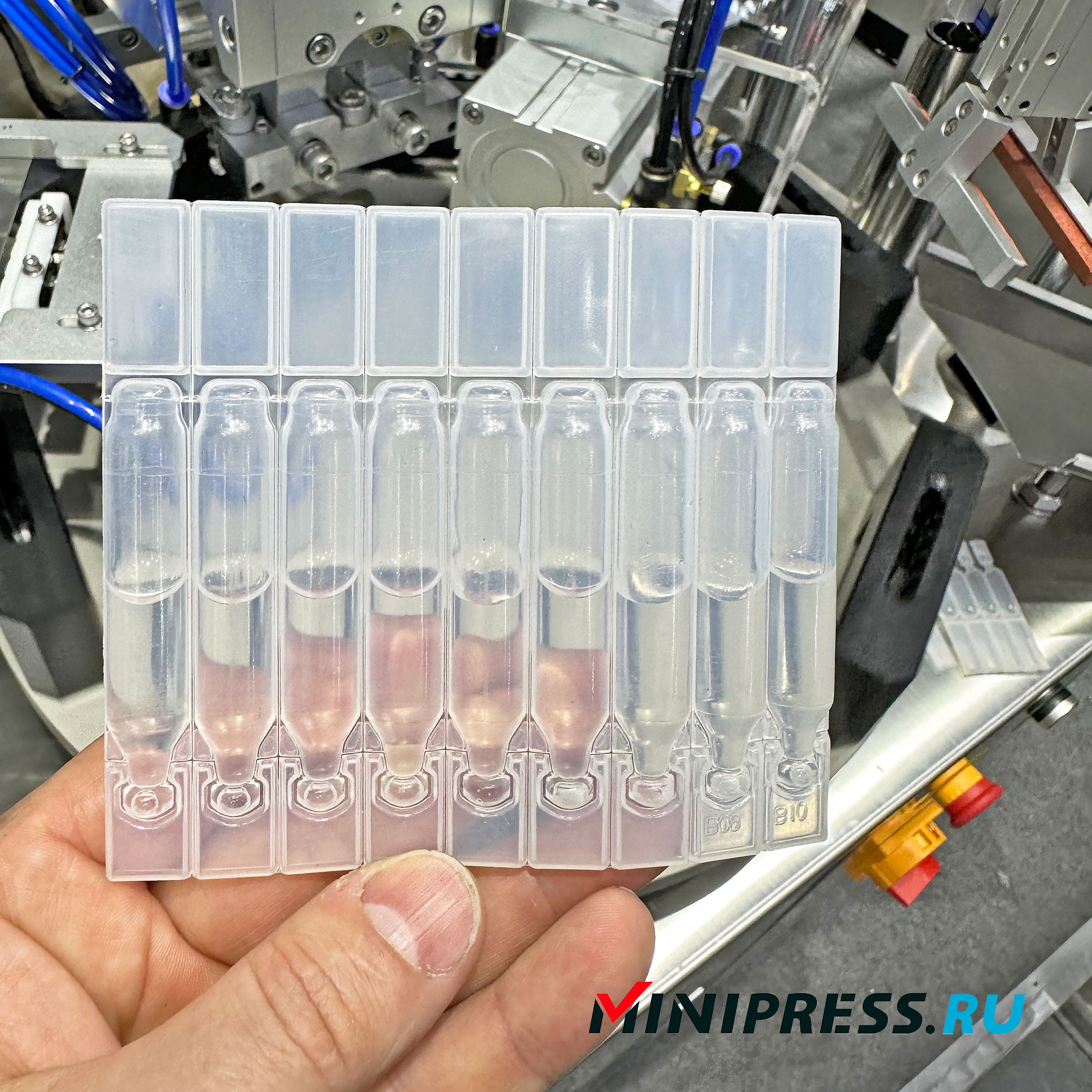 Machine semi-automatique de remplissage et de scellage de bouteilles en plastique BFS KJ-10