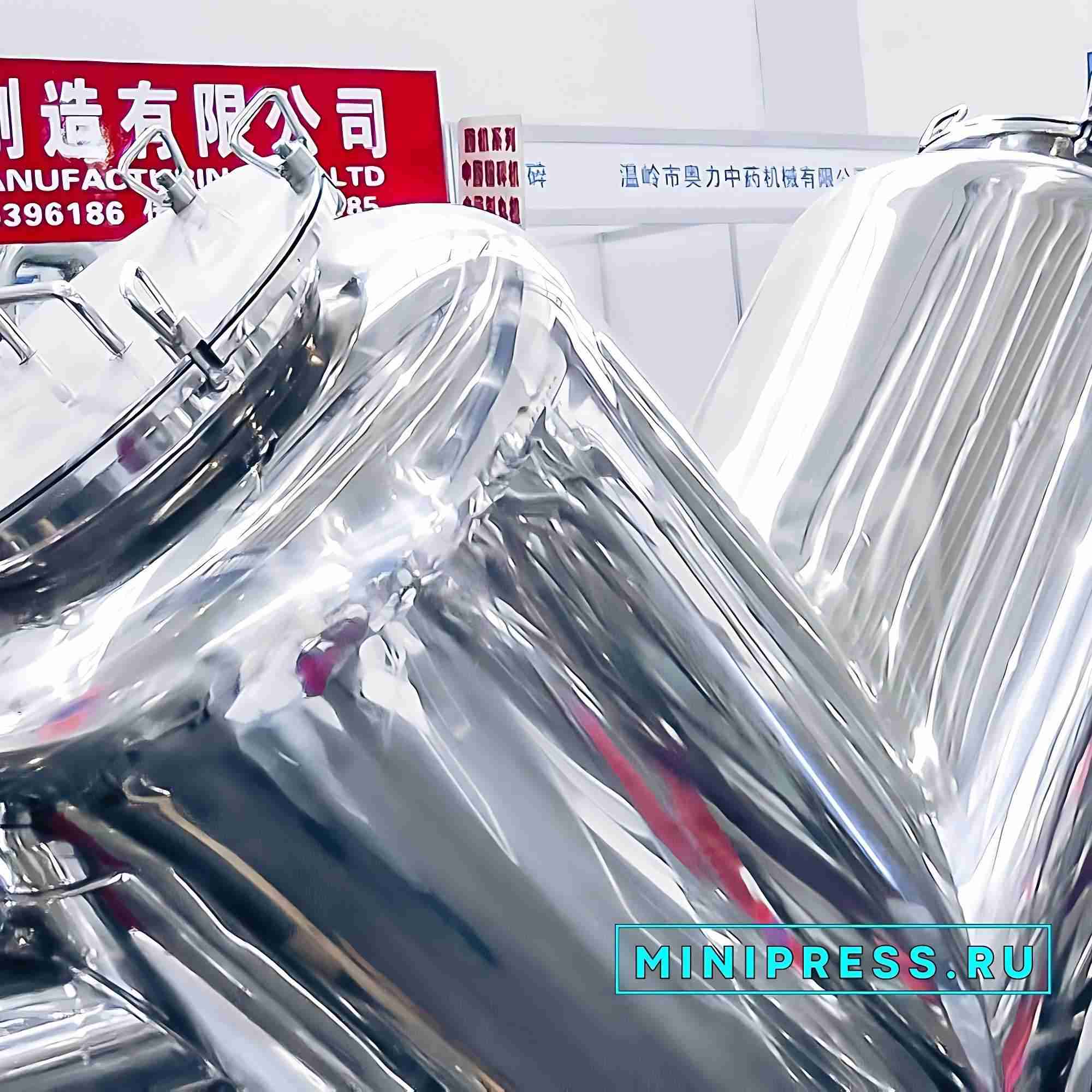 Attrezzatura automatica per il confezionamento di polveri e granuli in sacchi di plastica