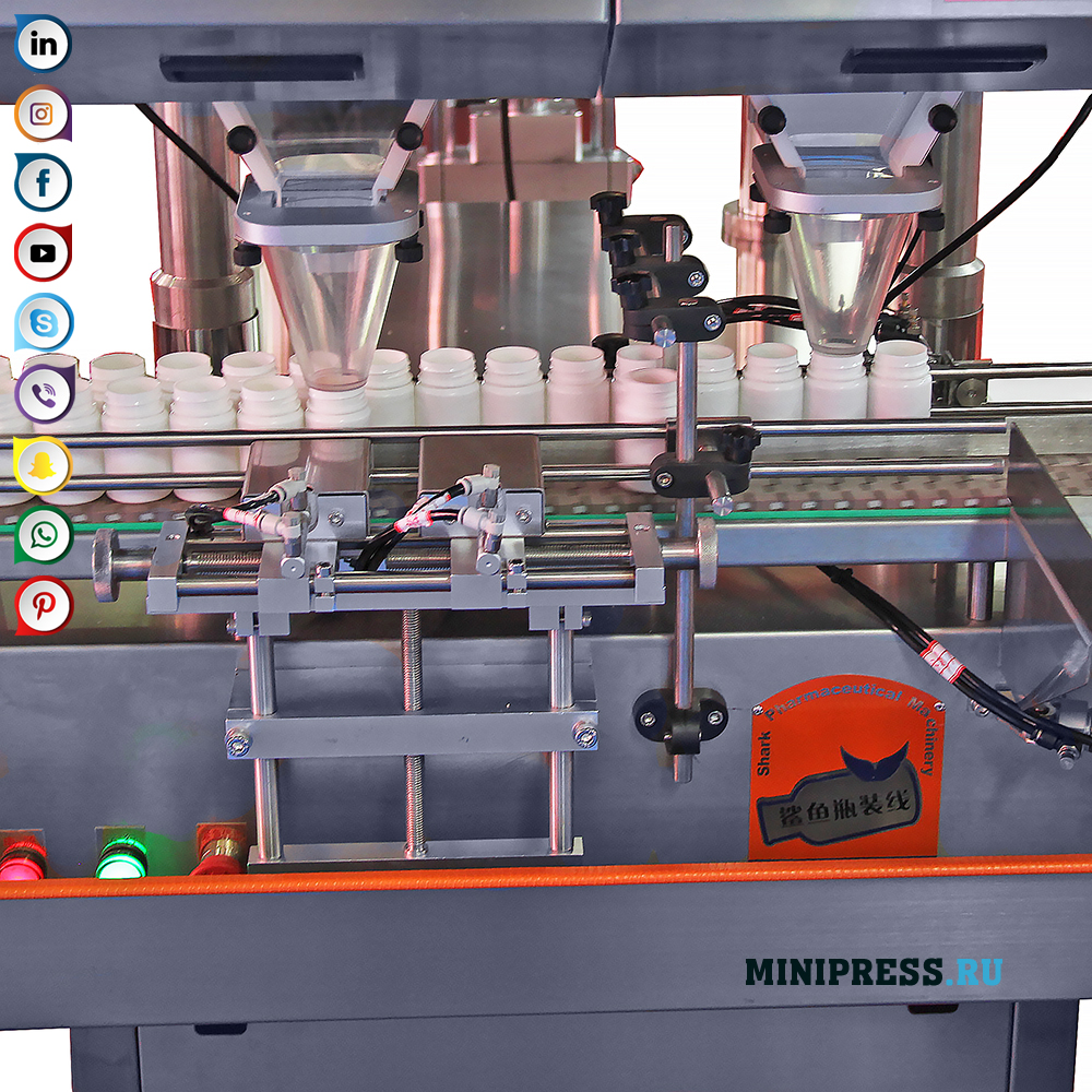 Automatic machine with vibration system for counting and filling tablets and capsules