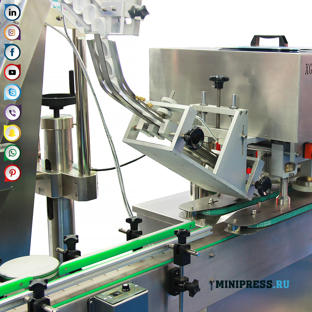 Automatic lid feeding machine followed by bottle capping