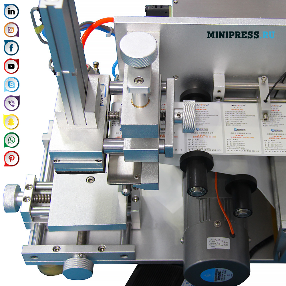 Equipment for sticking self-adhesive labels on medicine boxes