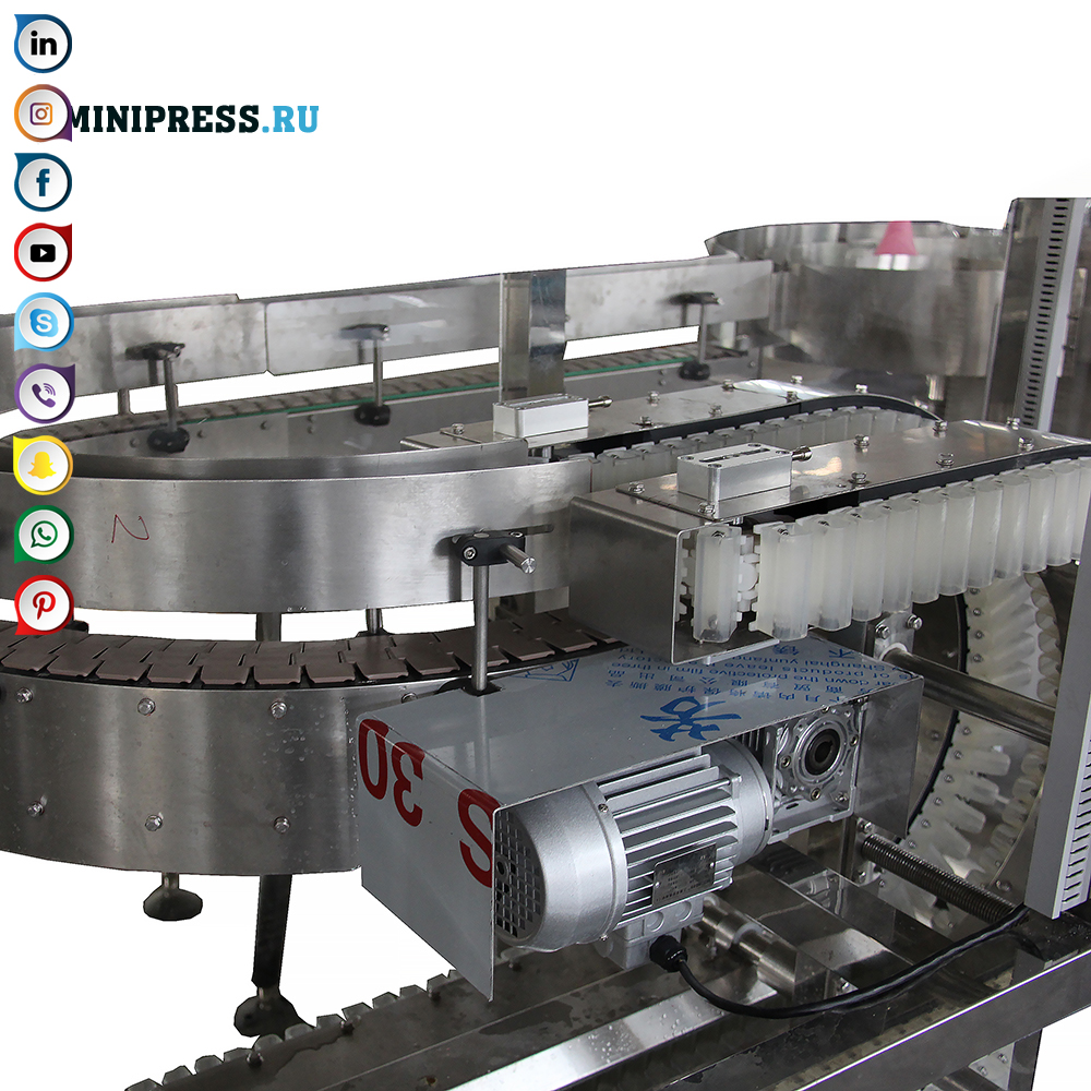 Automatic washing equipment for plastic and glass bottles and bottles