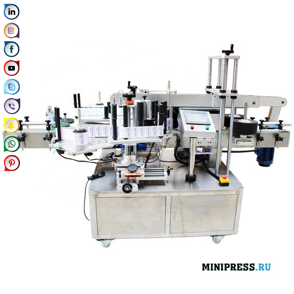 Automatic labeler for labeling labels on both sides on flat bottles