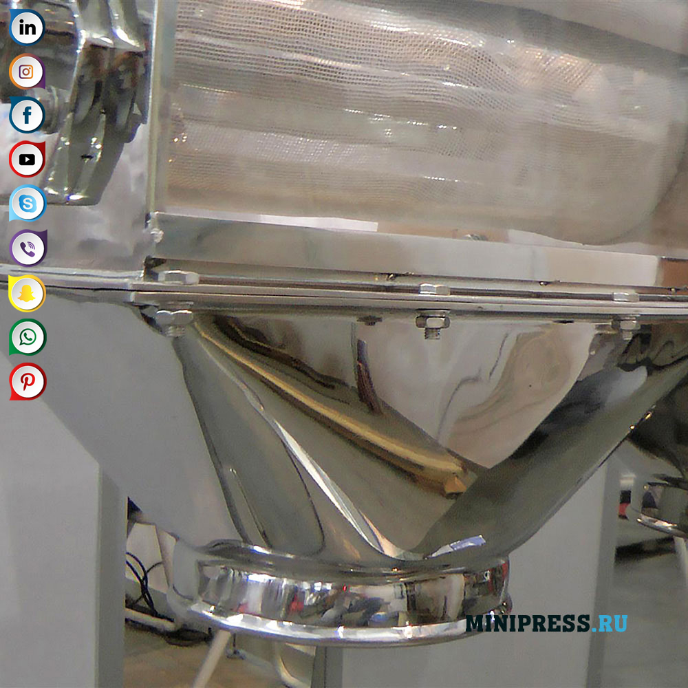 Granulator for dry and wet granulation of powders