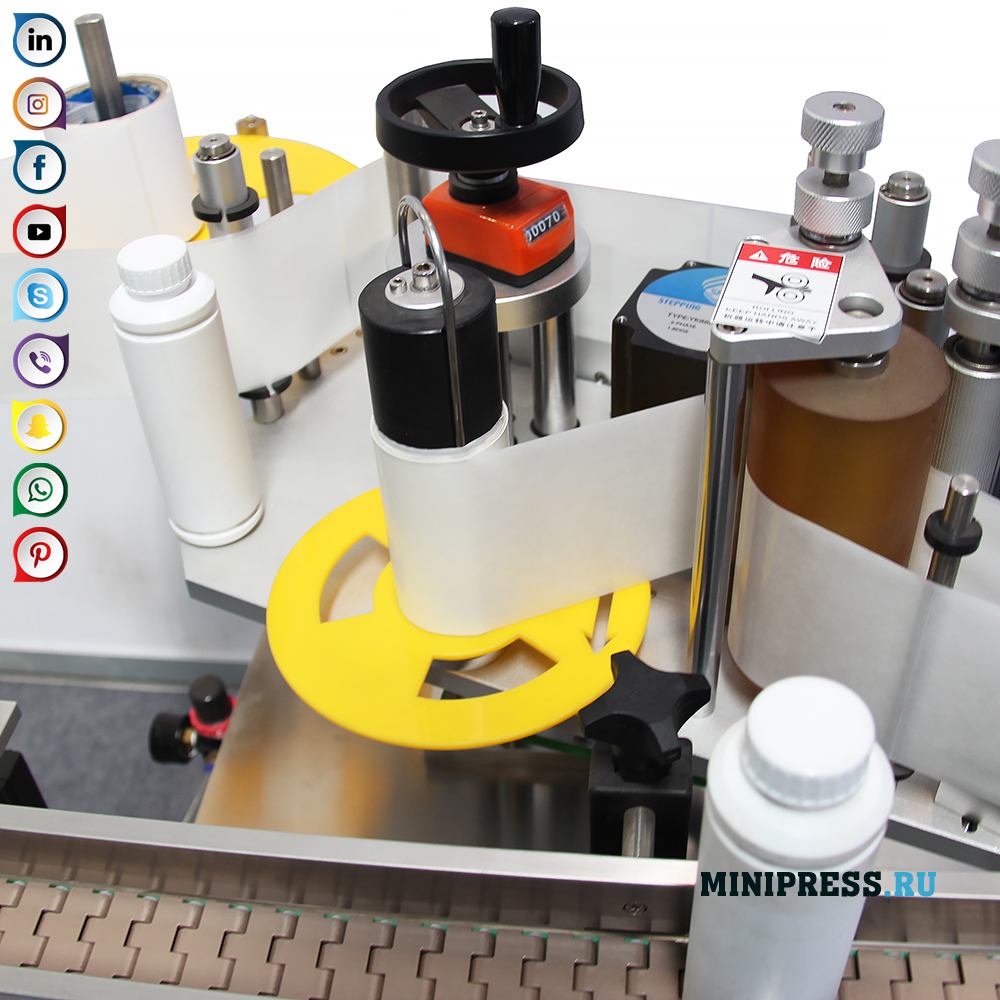 Etikečių klijavimo mašina vienpusiam ar dvipusiam stiklinių ir plastikinių butelių ženklinimui