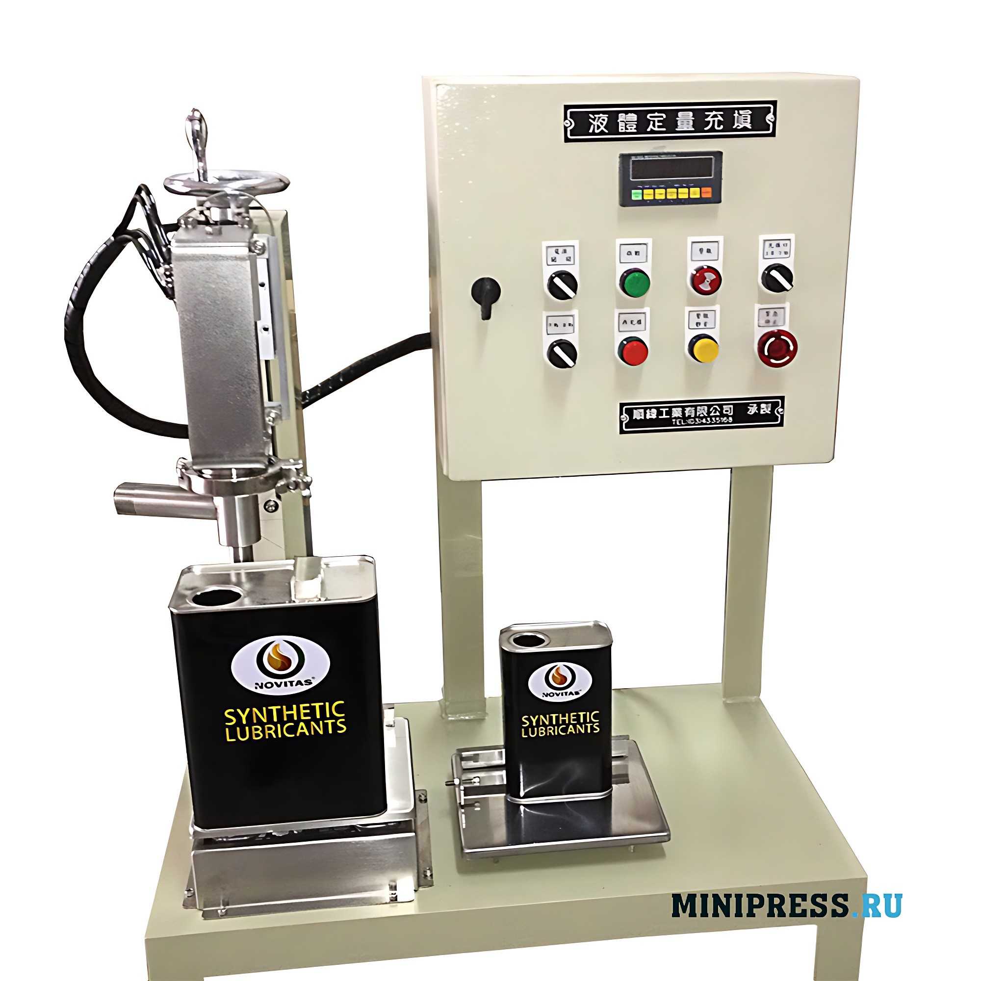 Semi-automatic liquid filling machine DF-03