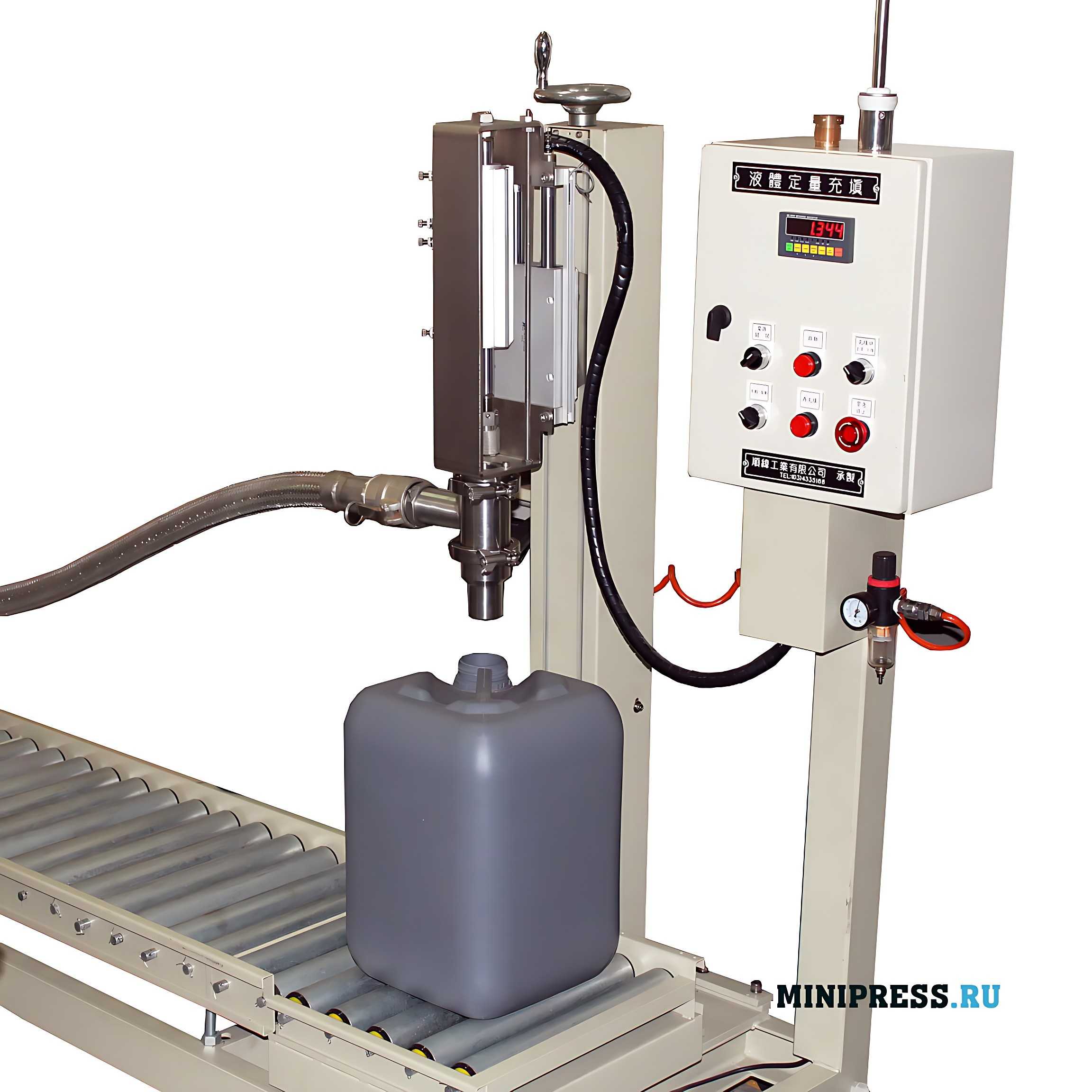 Semi-automatic liquid filling machine DF-03