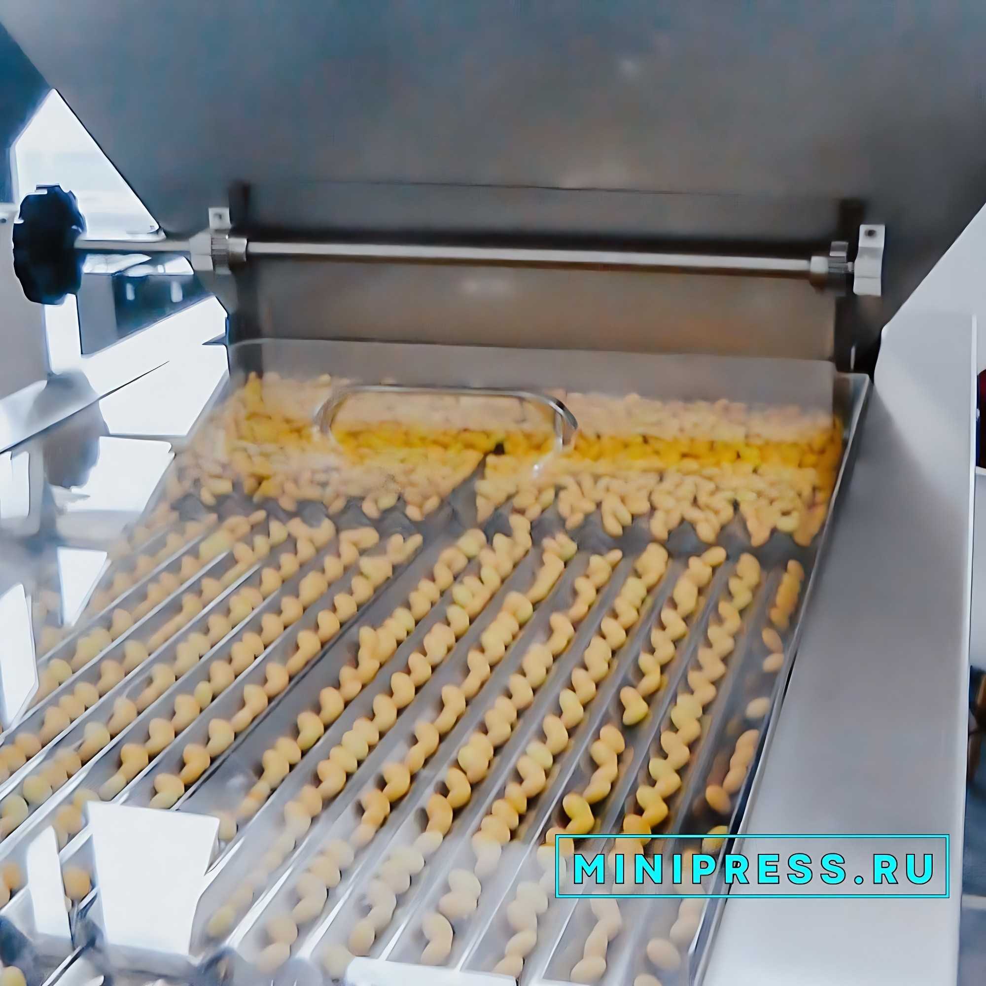Automatic equipment for dispensing creams and ointments in pharmaceutical production