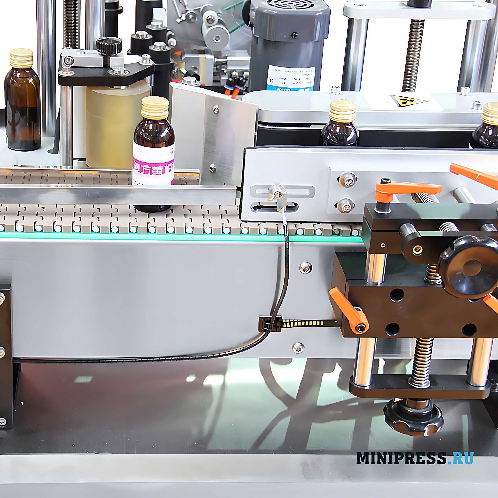 Automatic glass bottle labeling machine YT-10
