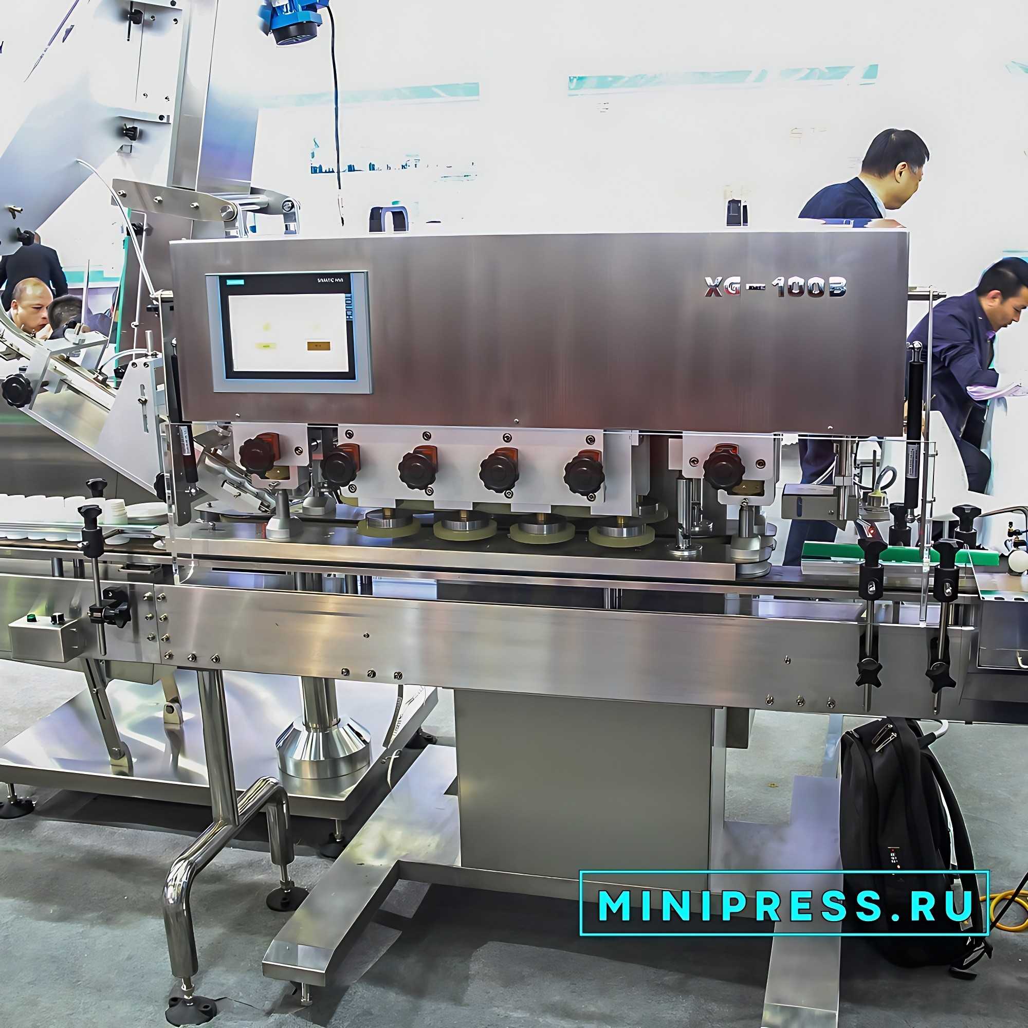 Filling and sealing machine for ampoules