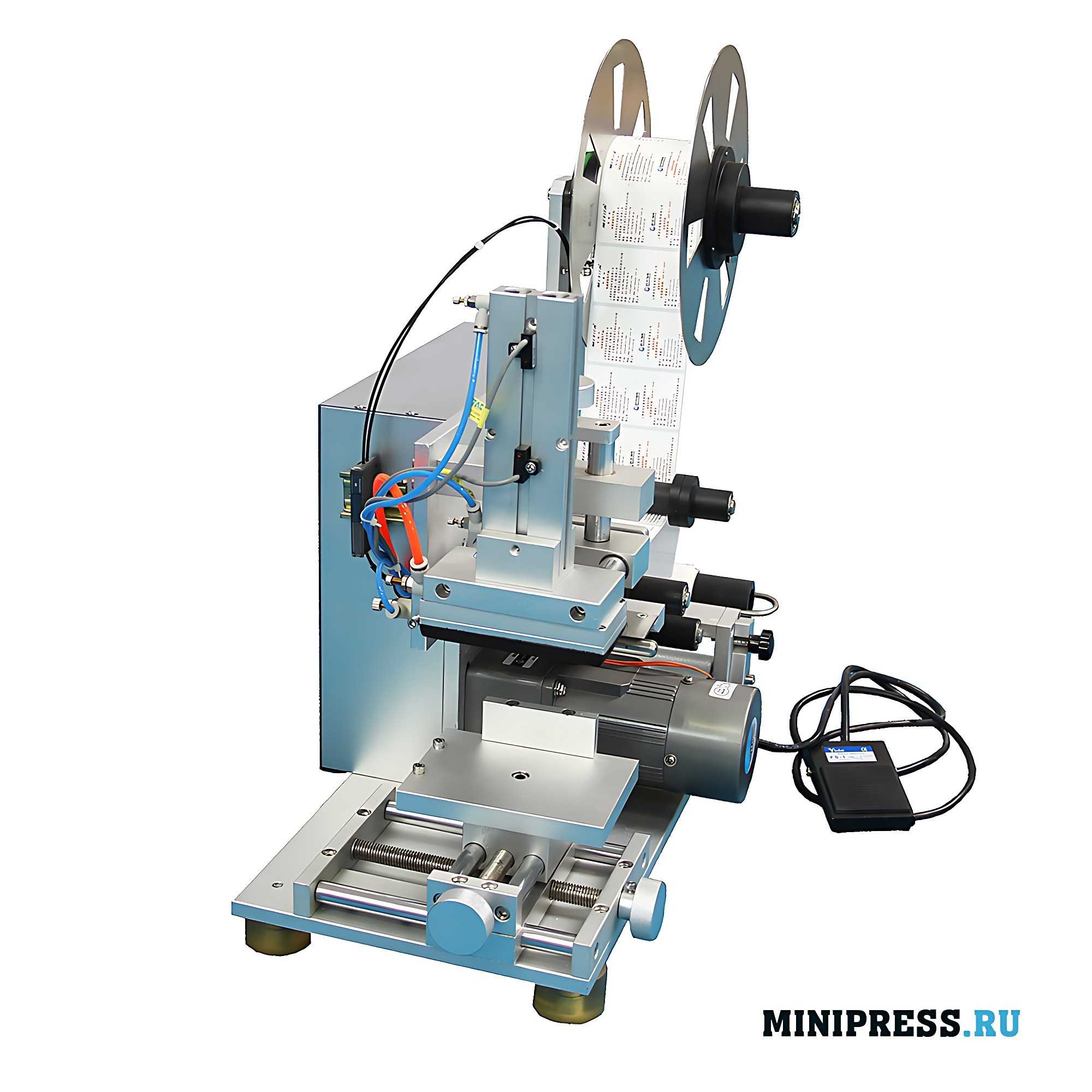 Machine for sticking self-adhesive labels on cardboard boxes MT-05