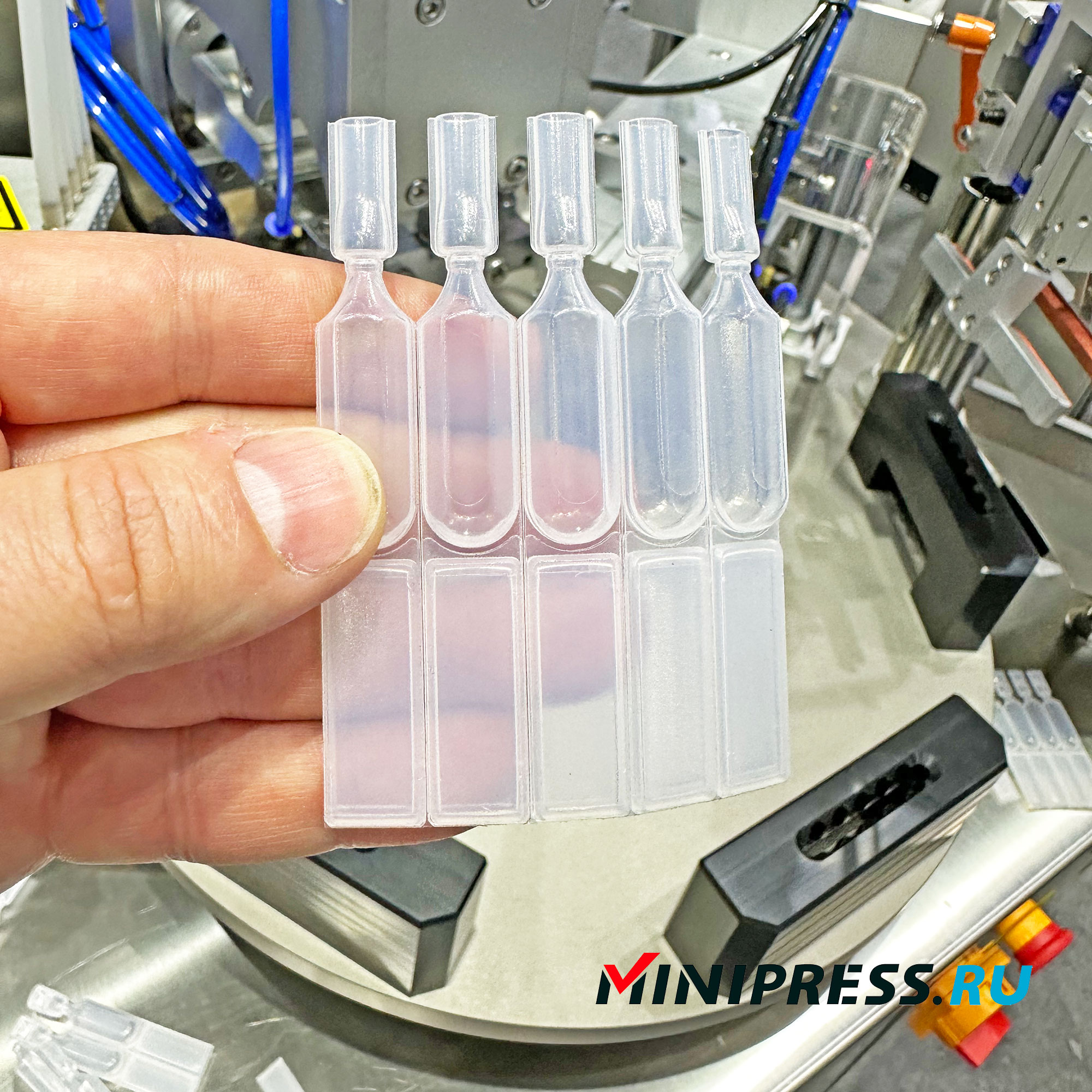 Semi-automatic plastic bottle filling and sealing machine BFS KJ-10